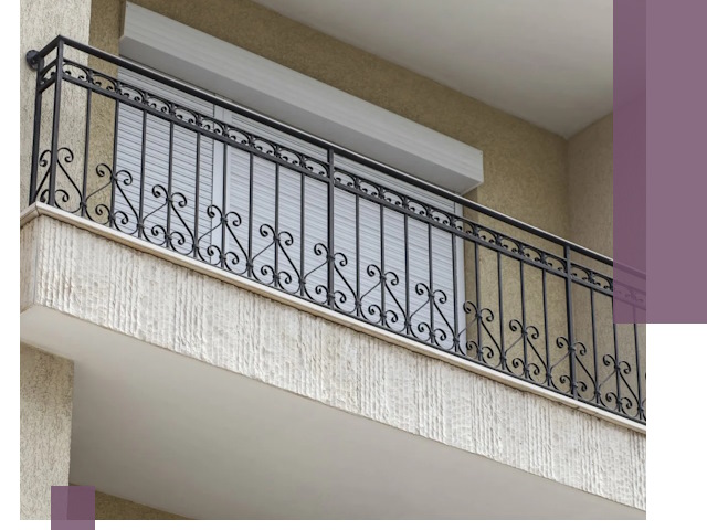 Балконные ограждения из металла и стекла в Железнодорожном для домов